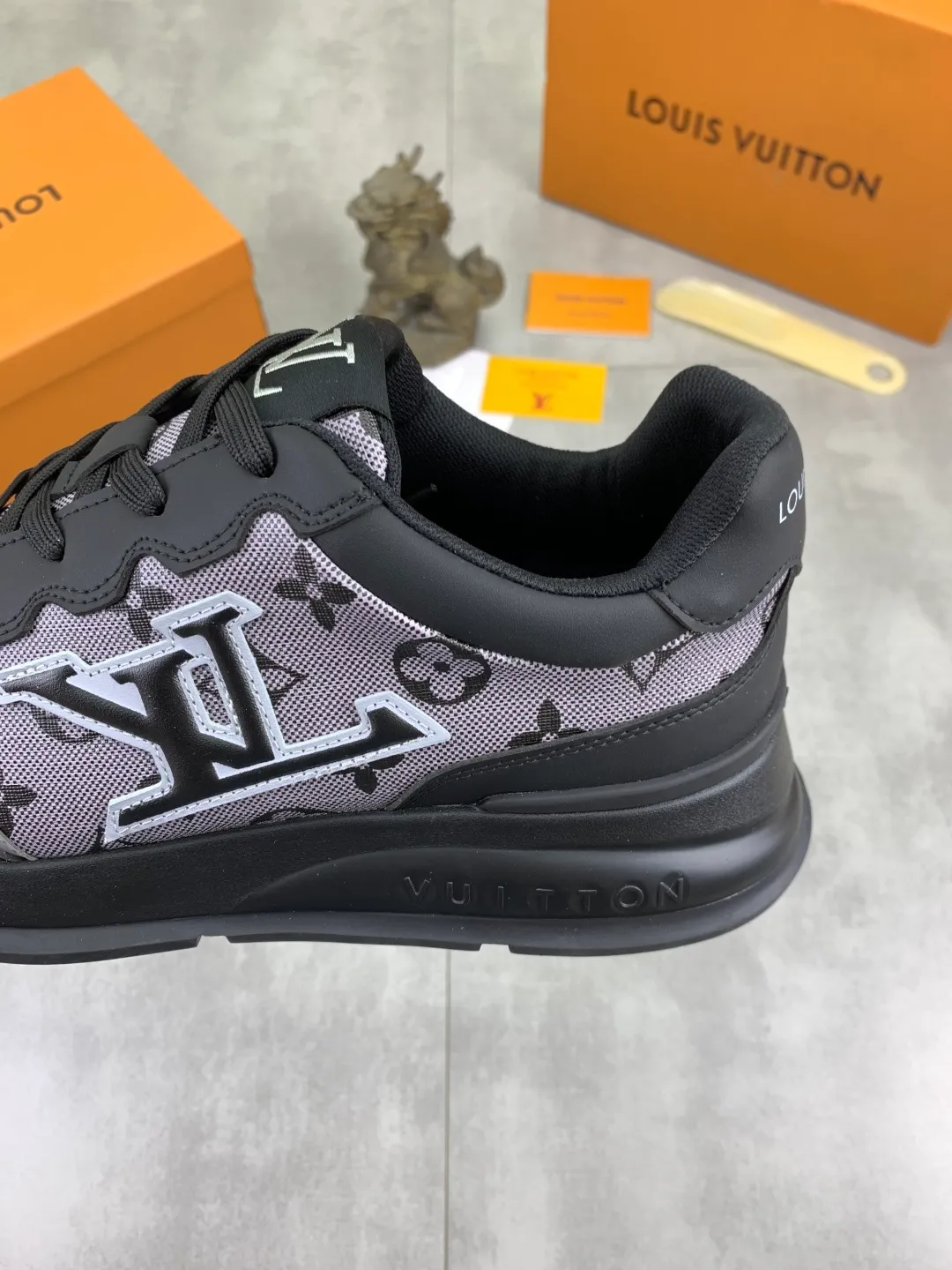 Men's men's shoes💰P440💰[New model]🆘[Louis Vuitton] LV official website latest model🎁casual and fashionable men's shoes👟hot style💥simple and elegant style, exclusive for trendy men. Unique official website latest brand elements👑original decoration, fashionable and generous, the fabric is made of original calfskin➕comfortable and breathable mesh lining➕pig skin lining ✅The official website specifies wear-resistant casual outsole, the classic model is taken in real life🎬Color: 2️⃣colors available😍Number of codes: 38-44 (45 46 customized)
